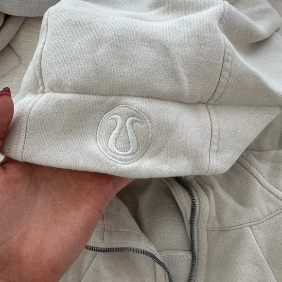 LULULEMON SCUBA CROP ZIP - Picture 2 of 2